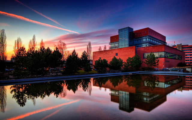 Red brick building reflecting pool free wallpaper for desktop - medium preview image