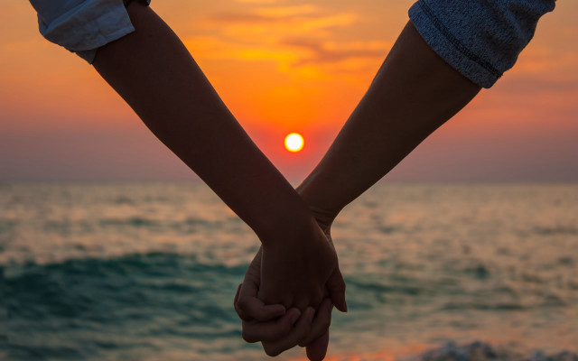Beach romantic sunset holding hands free wallpaper for desktop - medium preview image