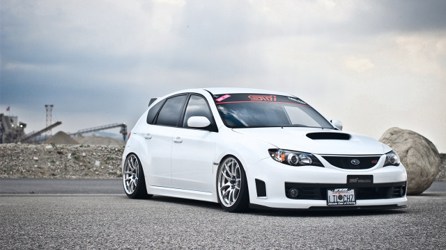 White car rock pile pearlescent free wallpaper for desktop - medium preview image