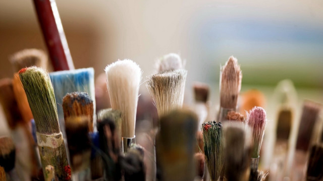 Brushes cup action painting photorealistic free wallpaper for desktop - medium preview image