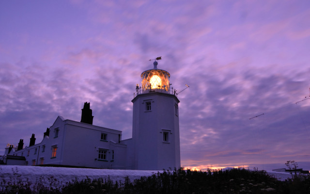 Lighthouse dusk purple sky clouds free wallpaper for desktop - medium preview image