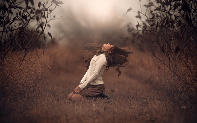 Woman kneeling autumn nature wind free wallpaper for desktop - medium preview image