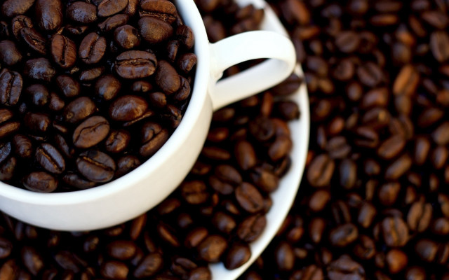 Coffee beans plate spoon blurry free wallpaper for desktop - medium preview image