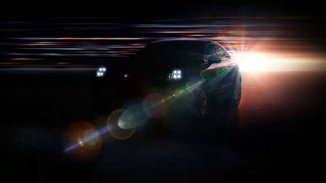 Car lights bokeh lens flare free wallpaper for desktop - medium preview image