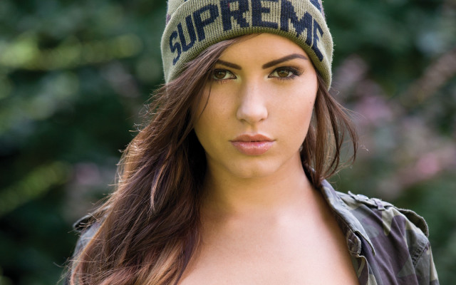 Woman hat jacket graffiti portrait free wallpaper for desktop - medium preview image