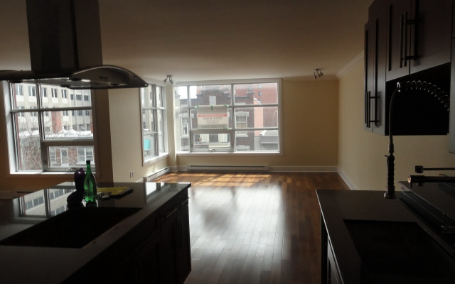 Kitchen stove window woodenfloor blackcounter free wallpaper for desktop - medium preview image