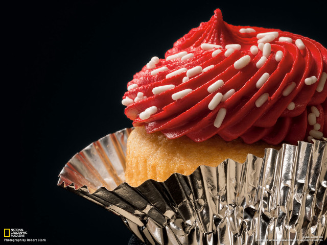 Cupcake red icing white sprinkles free wallpaper for desktop - medium preview image