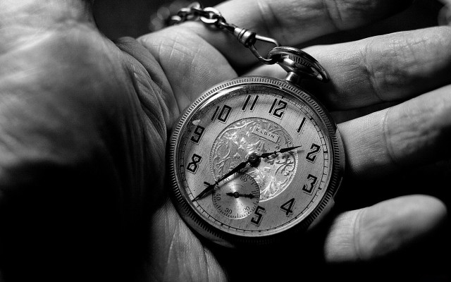 Pocketwatch hands chain gear clock free wallpaper for desktop - medium preview image