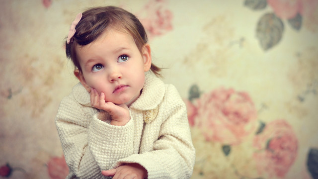 Little girl pink flowerheadband floral free wallpaper for desktop - medium preview image