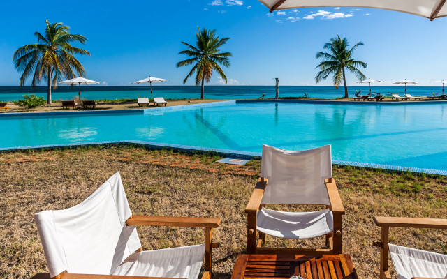 Pool side chairs umbrella beach free wallpaper for desktop - medium preview image
