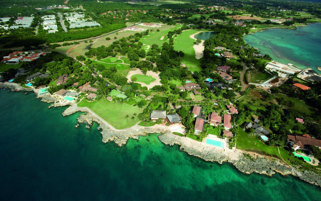 Aerial golf course resort water free wallpaper for desktop - medium preview image