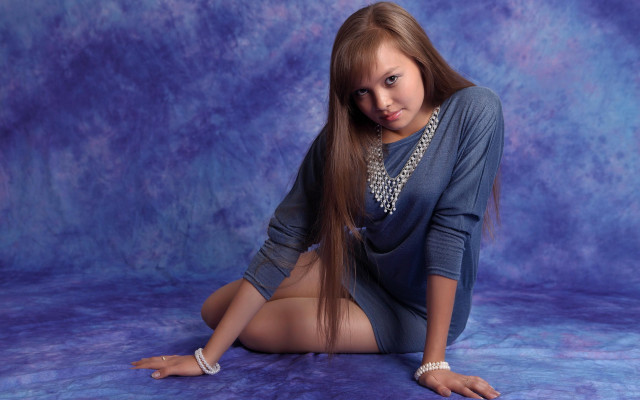 Anna ponytail jewelry fashion photoshoot free wallpaper for desktop - medium preview image