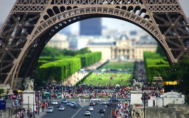 Eiffel tower people tilt shift free wallpaper for desktop - medium preview image