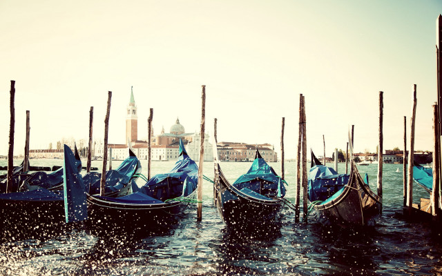 Gondolas cityscape planet night sky free wallpaper for desktop - medium preview image