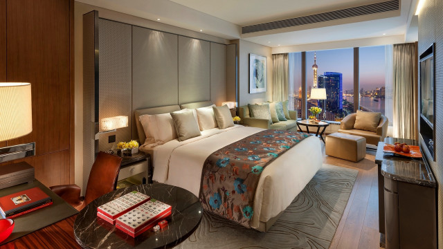 Luxury bedroom desk lamp chair free wallpaper for desktop - medium preview image