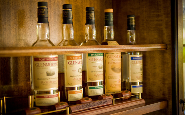 Shelf liquor wine glass product free wallpaper for desktop - medium preview image