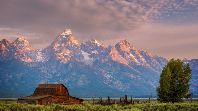 Barn fence tree mountains sunset free wallpaper for desktop - medium preview image