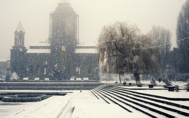 Snowy church steps tree cityscape free wallpaper for desktop - medium preview image