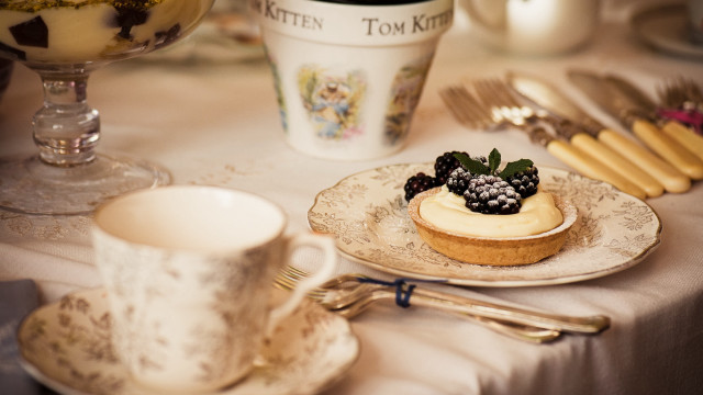 Table food coffee vase flower free wallpaper for desktop - medium preview image