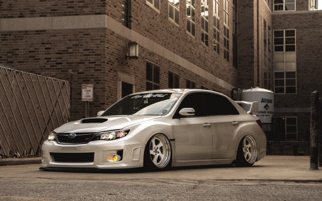 White car street building sign free wallpaper for desktop - medium preview image