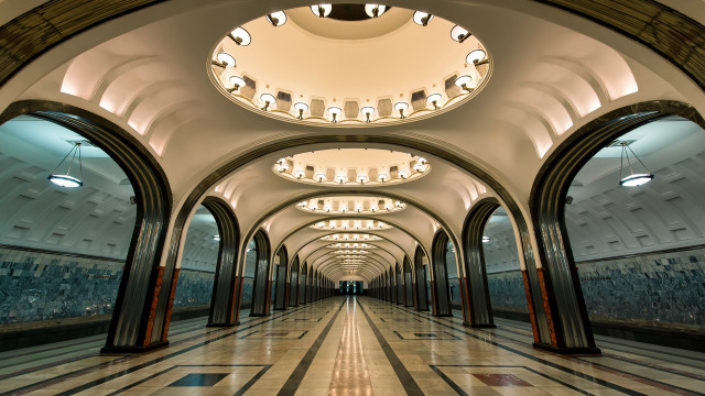 Long hallway art deco chandelier free wallpaper for desktop - medium preview image
