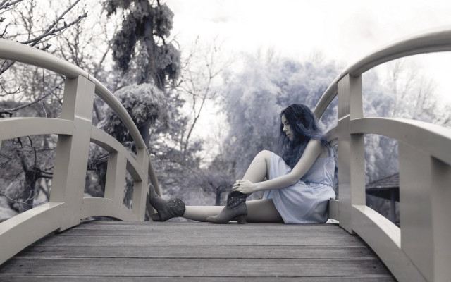 Woman bridge sitting blackandwhite nature free wallpaper for desktop - medium preview image