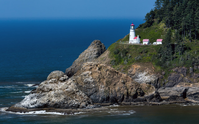 Lighthouse cliff ocean forest tiltshift free wallpaper for desktop - medium preview image
