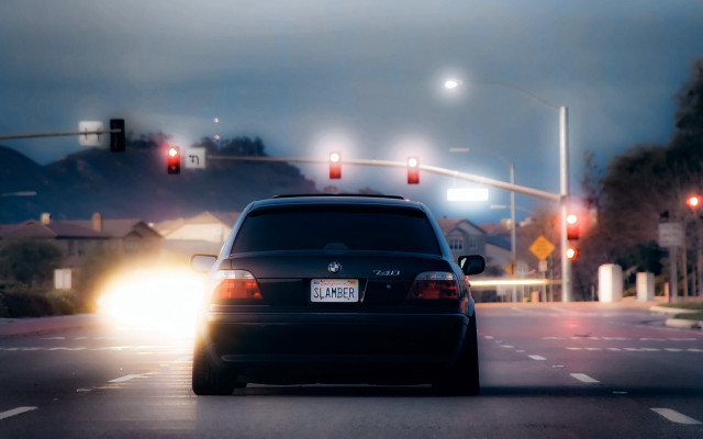 Car night street city lights free wallpaper for desktop - medium preview image