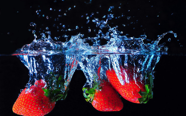 Strawberries splash water art photorealistic free wallpaper for desktop - medium preview image