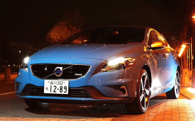 Blue volvo night brick road free wallpaper for desktop - medium preview image