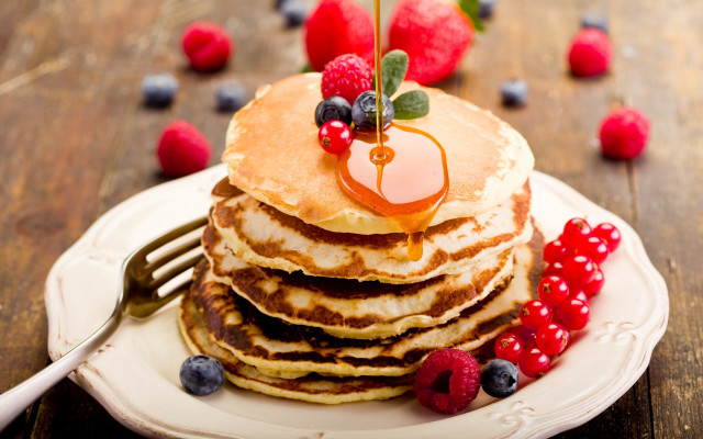 Pancake berries syrup plate fork free wallpaper for desktop - medium preview image