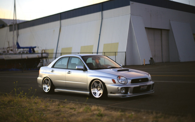 Silver car building grass tilt free wallpaper for desktop - medium preview image