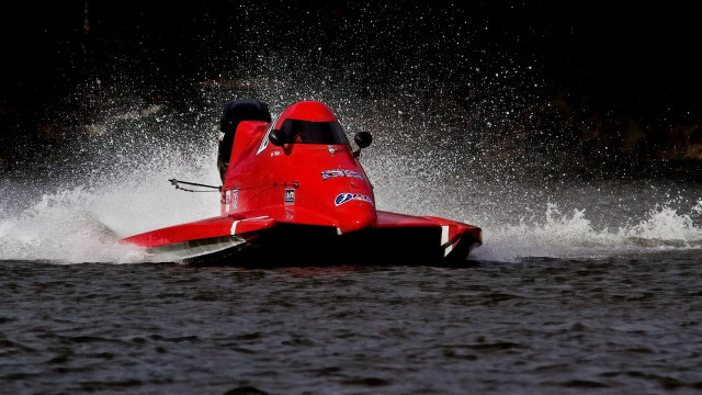 Red boat water splashes aurora free wallpaper for desktop - medium preview image