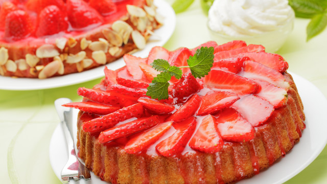 Strawberry cake plate fork rococo free wallpaper for desktop - medium preview image
