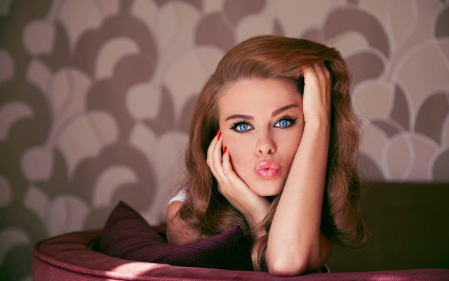 Blue eyes red lips facial free wallpaper for desktop - medium preview image