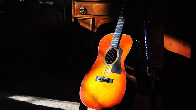 Guitar stand room dresser window free wallpaper for desktop - medium preview image