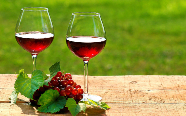 Wine glasses grapes outdoor sunny free wallpaper for desktop - medium preview image