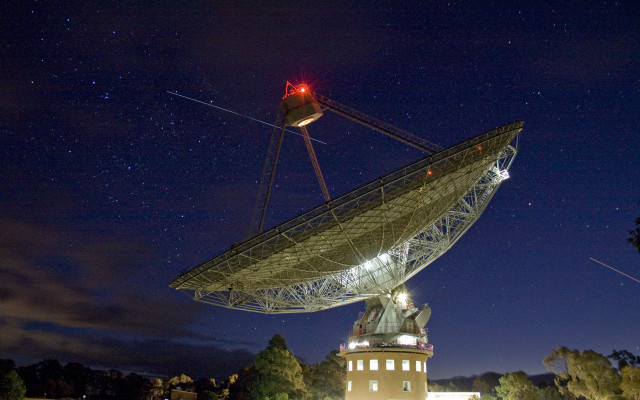 Large satellite dish night field free wallpaper for desktop - medium preview image