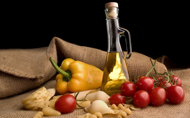 Olive oil pasta tomatoes garlic free wallpaper for desktop - medium preview image