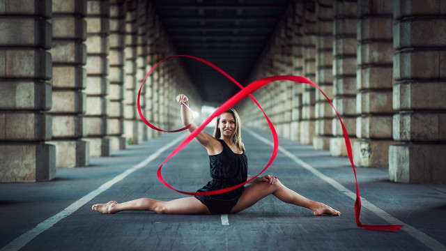 Woman ribbon sports fence rooftop free wallpaper for desktop - medium preview image