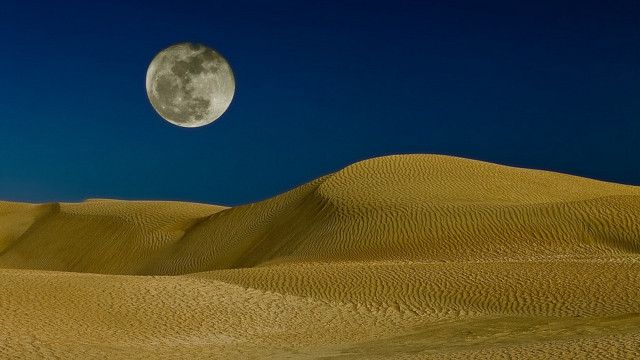 Full moon desert blue sky free wallpaper for desktop - medium preview image