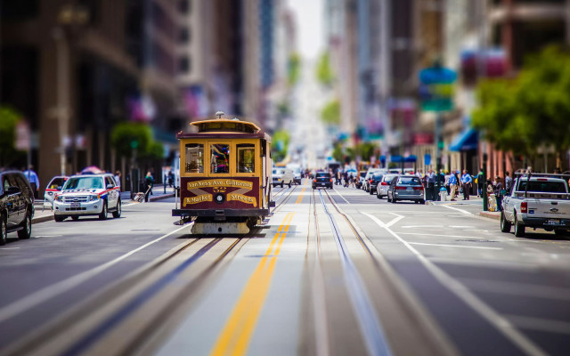 Trolley city street tiltshift blurry free wallpaper for desktop - medium preview image