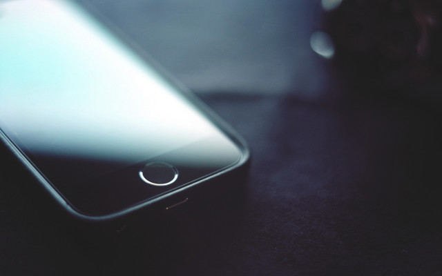 Cellphone closeup blurry flower vase free wallpaper for desktop - medium preview image