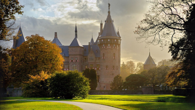 Castle path park tree bush free wallpaper for desktop - medium preview image