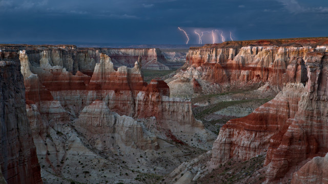 Cliff rocks lightning sky dramatic free wallpaper for desktop - medium preview image
