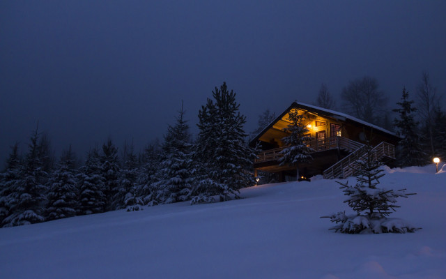 Cabin snow lit porch night free wallpaper for desktop - medium preview image