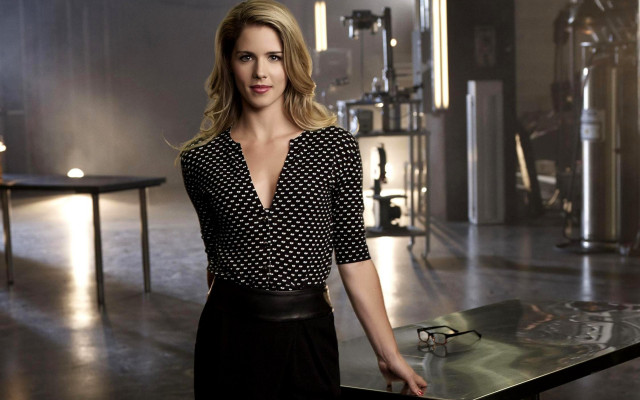 Woman table glasses blonde eyewear free wallpaper for desktop - medium preview image