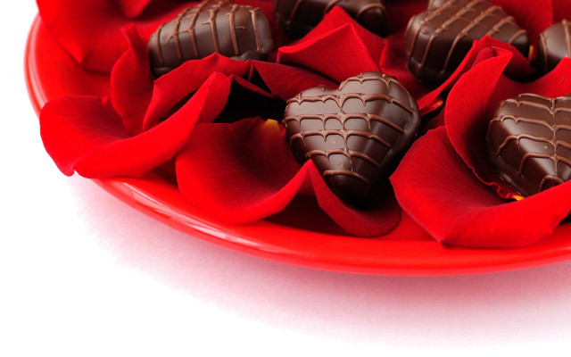 Plate chocolates red petals red free wallpaper for desktop - medium preview image