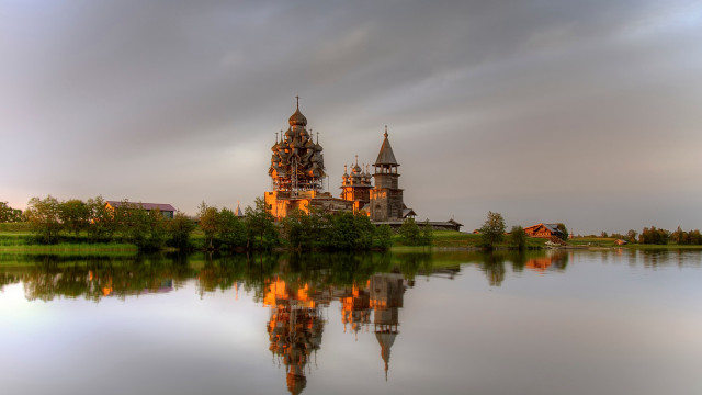 Castle tower clock reflection lake free wallpaper for desktop - medium preview image