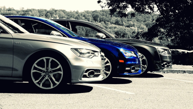 Cars parked tiltshift sunny day free wallpaper for desktop - medium preview image